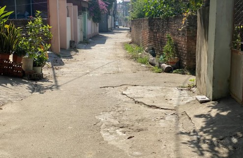 CHỈ 1 LÔ DUY NHẤT , HƠN 2 TỶ SỞ HỮU LÔ ĐẤT BÌA LÀNG ẤP HẠ CÓ SẴN NHÀ CẤP 4